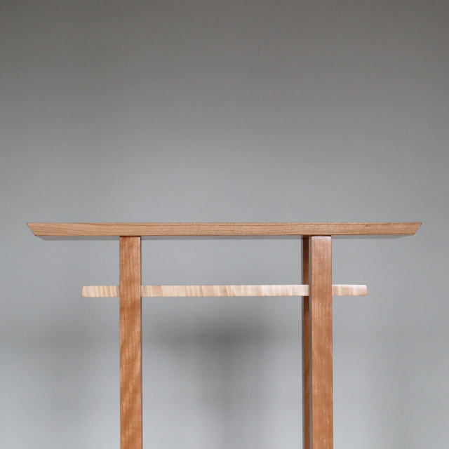 Japanese style table for entryway by Mokuzai Furniture