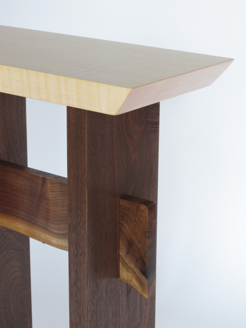 STATEMENT ACCENT TABLE